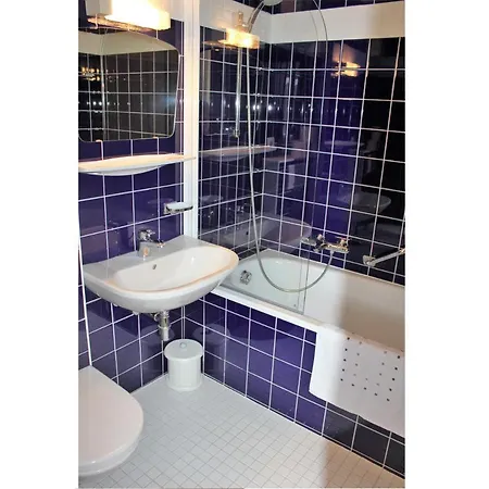Daire Stocker *